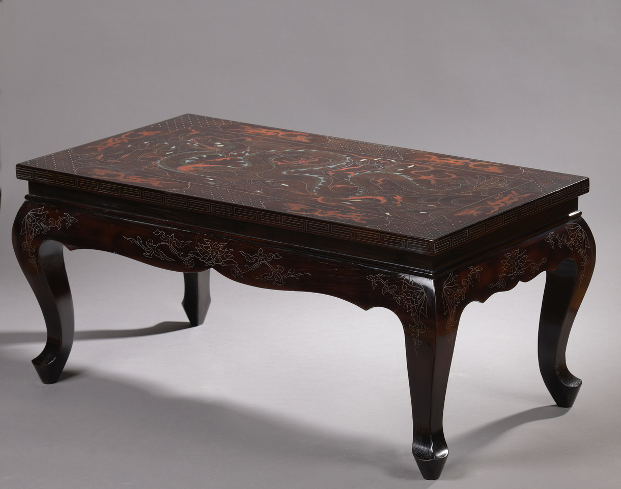 Table basse au Dragon, vers 1950